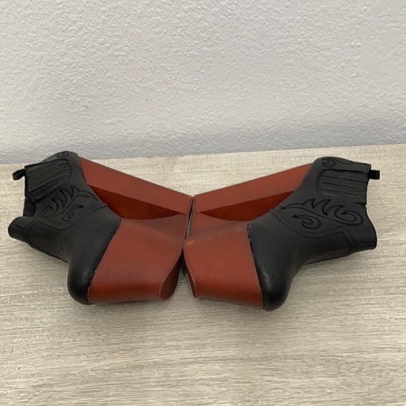 Never Worn Privileged Platforms - Picture 7 of 7